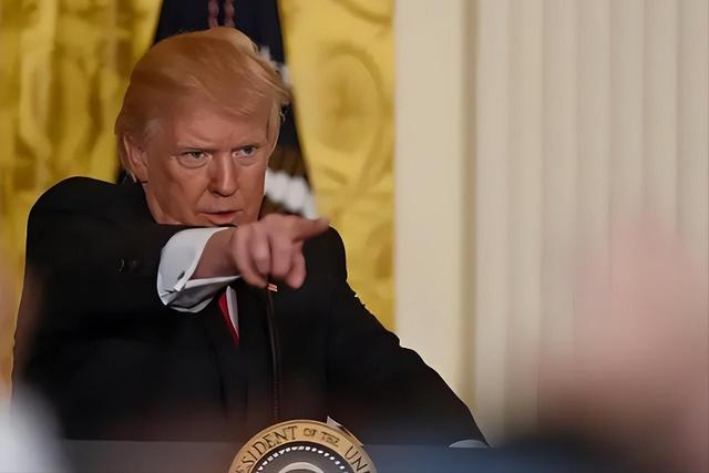 拒接泽连电话，从日紧急撤离，放弃亚欧的特朗普为何紧盯委内瑞拉