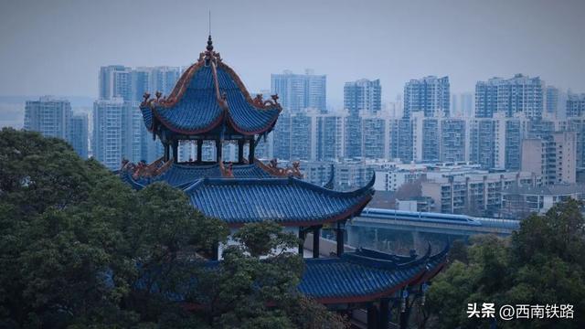 成都出发，动车最快37分钟可达！换个地方过周末