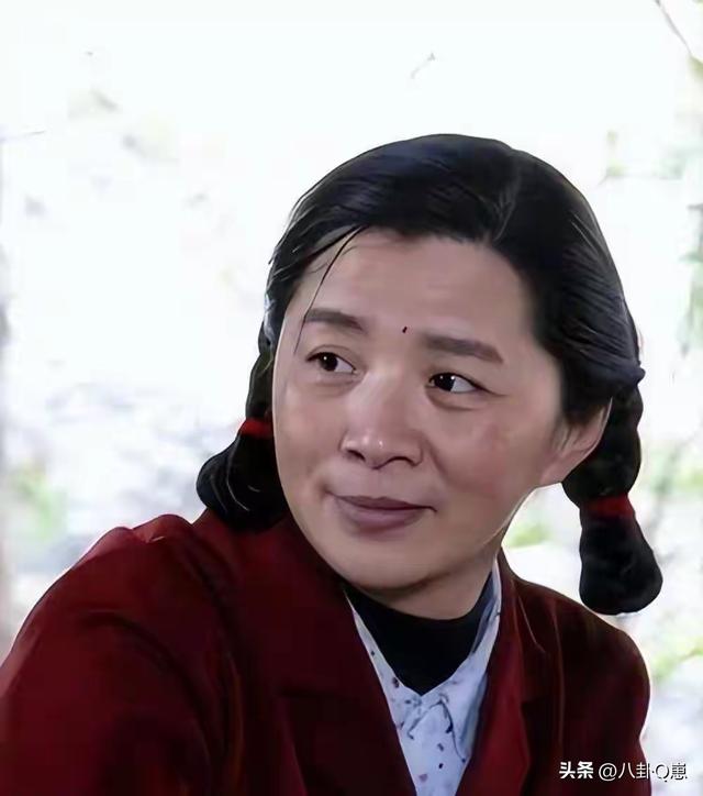 《生万物》庆功宴，江湖地位 人情世故、在杨幂身上体现得淋漓尽致