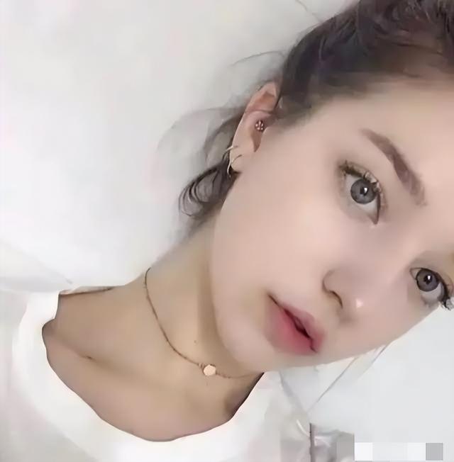 哇太漂亮了，俄罗斯顶级女神，五官绝美，完全符合东方的审美