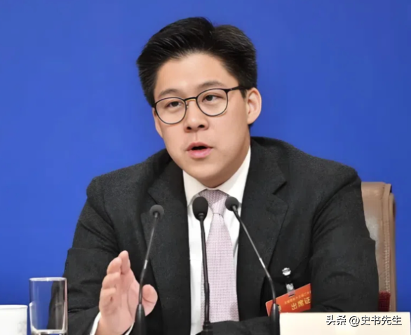 香港球员辱骂中国球迷后续！霍启刚评论区沦陷，俱乐部回应已解约