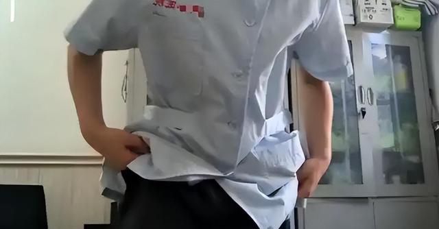 博主曝光天津一医院护士更衣室遭偷拍，多名护士更衣视频流入不雅网站，警方介入调查