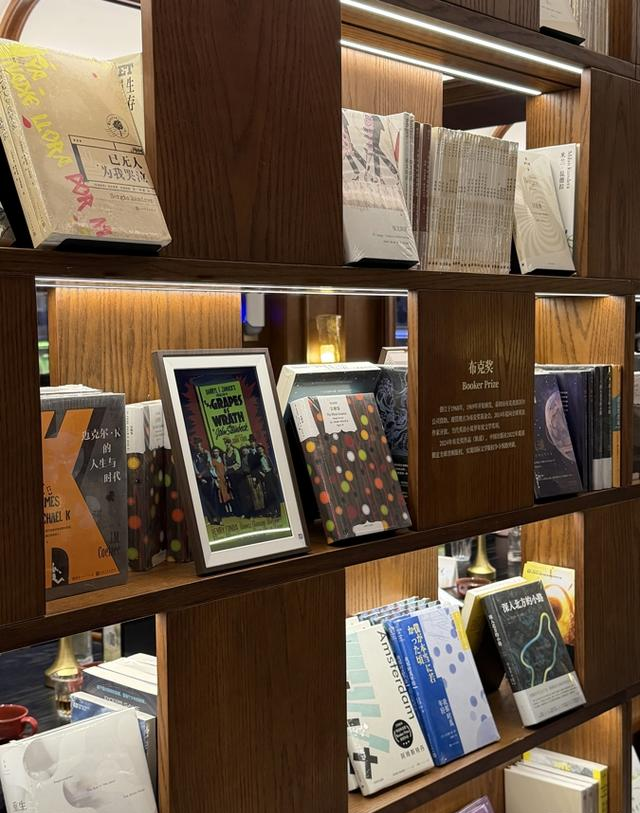 上海不只有LV巨轮，苏州河畔，一艘书香文化大船“起航”