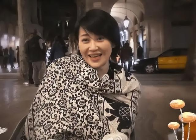 她一生 “风流成性、老少通吃”，撩汉无数，现如今56岁却依旧单身