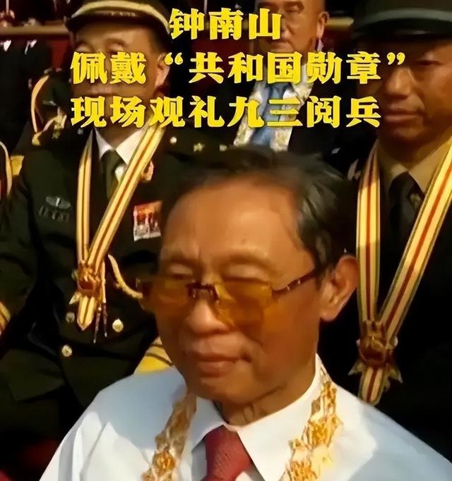被央视怒批、脑袋空空，德不配位，难怪阅兵从不邀请“流量”明星