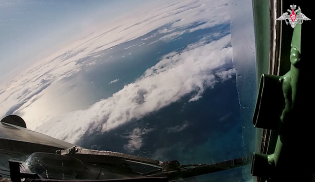 俄罗斯圣诞节秀武力，派核轰炸机逼近英国，北约战机紧急升空监视