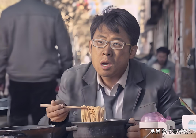 带着儿子倒贴嫁给张译，如今19年过去，才知道她嫁得有多值