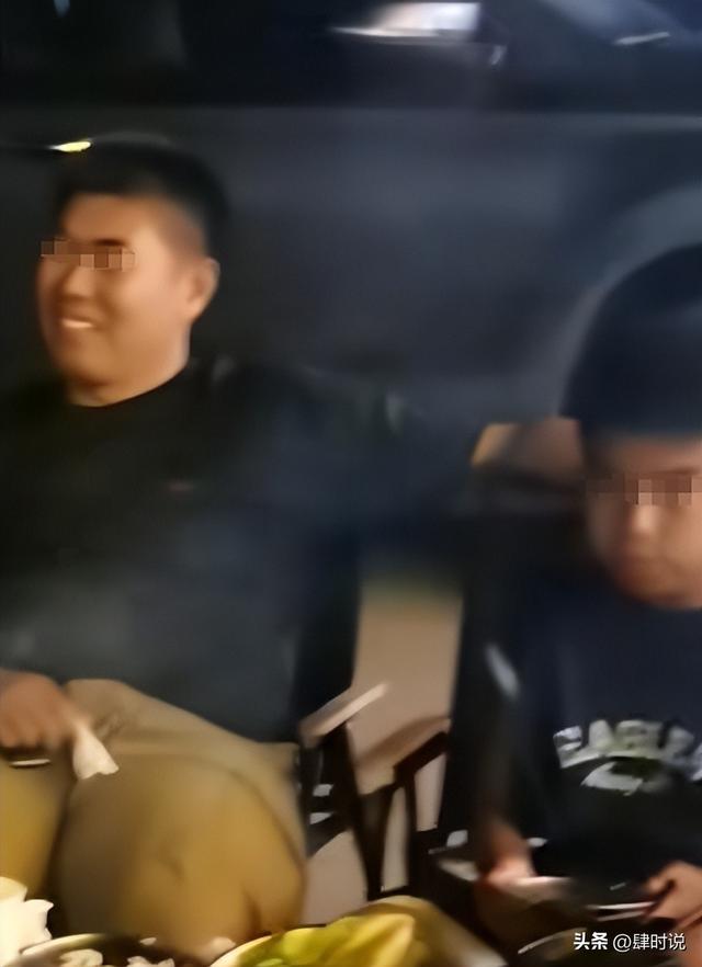 亲爹把儿子扔新疆国道上，妈妈烈日徒步1.5公里寻找，后续很寒心