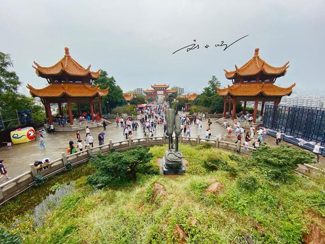 武汉常常号称“大武汉”，那么，武汉的面积到底相当于几个北京？