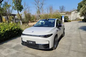 不是家，但胜似家，零跑C10动态体验图片