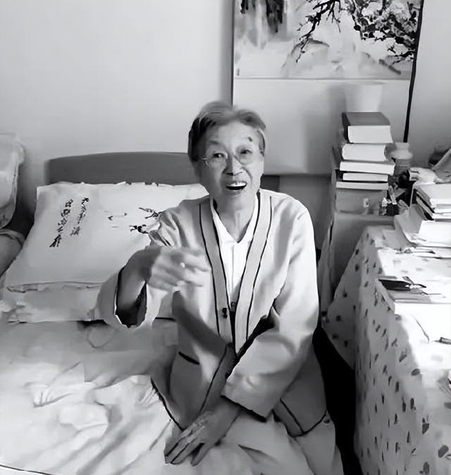 毛主席逝世1年后，谢静宜被开除党籍后直言：我永远是党的女儿！