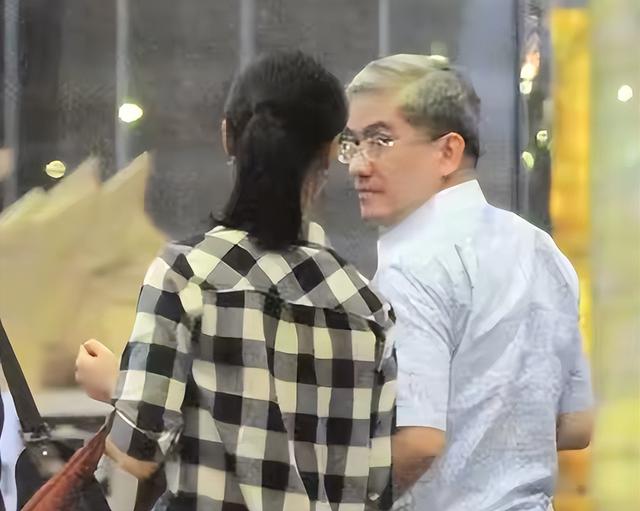 善恶终有报！包养空姐、算计其负债900万的郎咸平，如今自食恶果