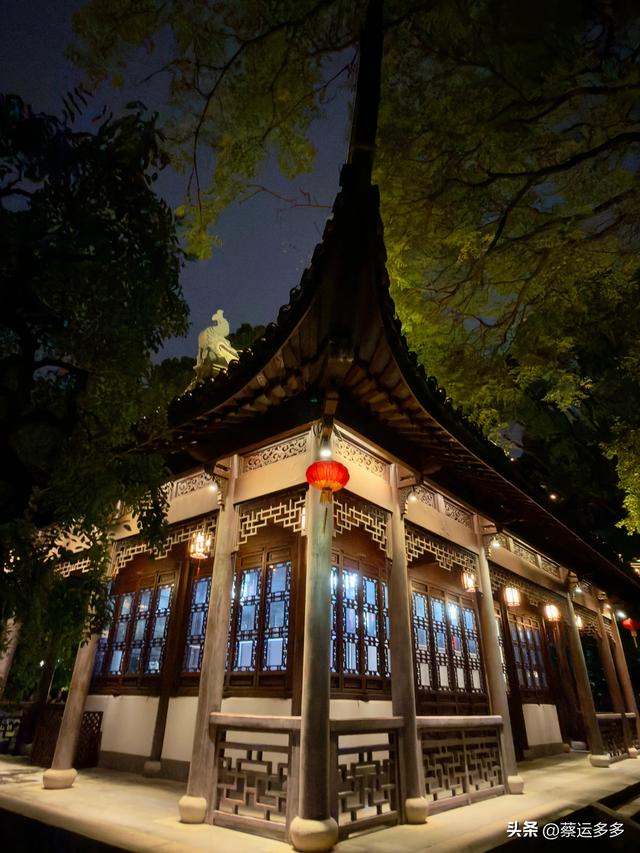 夜游上海古猗园，夜景璀璨迷人