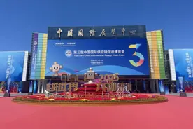 世界首款自动变焦眼镜亮相链博会：突破视力障碍，共享清晰未来图片
