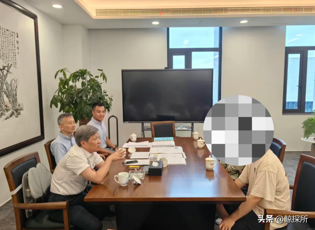 考生被福耀科大录取后，恶心的一幕出现，和王树国见面却被抨击