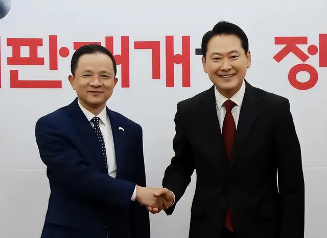 李在明请求访华，中方反击日本七寸，高市被逼服软，美再落井下石