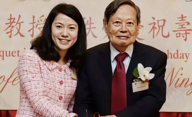 杨振宁去世仅3天，令人担忧的事发生了，原来翁帆一个字都没说错