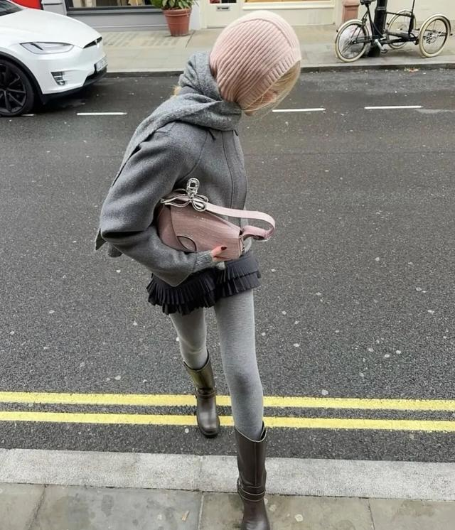 冬天穿件灰色系衣服既显高级又实用！