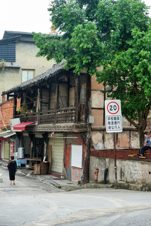 成都：打白酒下馆子，逛简阳石桥百年老街
