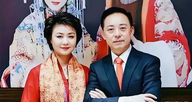至今未婚未育，身边却有男人陪了近27年！59岁的她才是真人间清醒