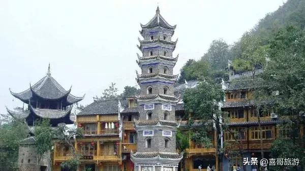 凤凰古城：沱江烟雨里的千年遗梦