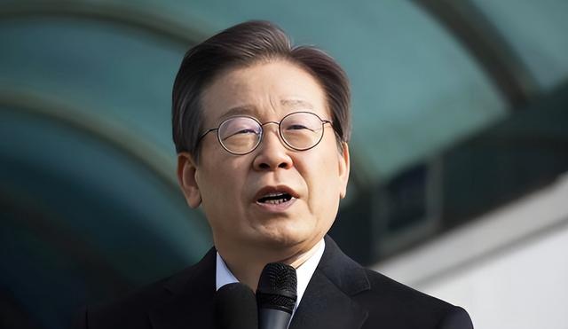 高市早苗对华正式“宣战”！中国两邻居站队日本，特朗普告示全球