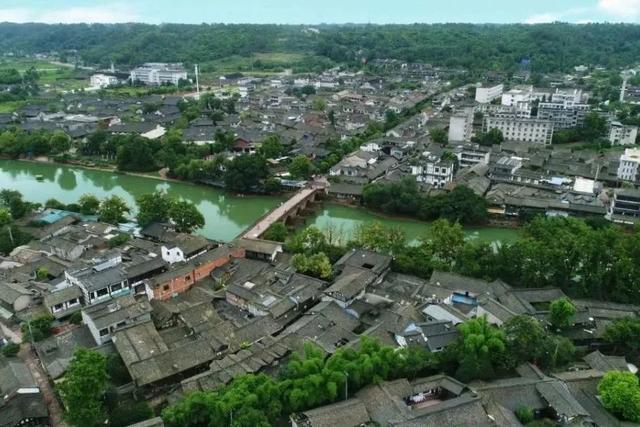 成都10大避暑古镇，溪河玩水泛舟、打水仗、捉虾网鱼…1天打来回