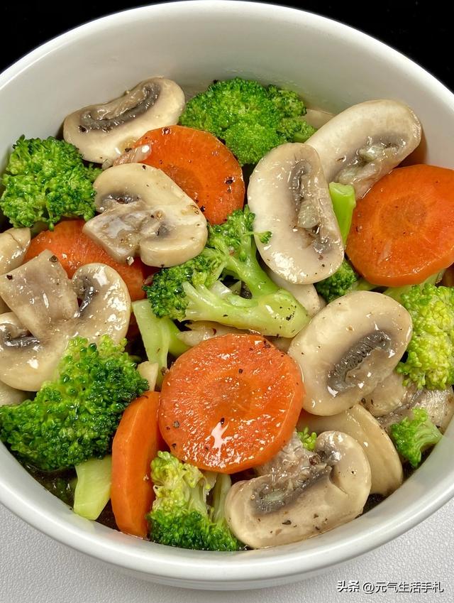 钾是苹果的20倍，建议中老年隔天吃一次，对肝脏好，腿脚也有力