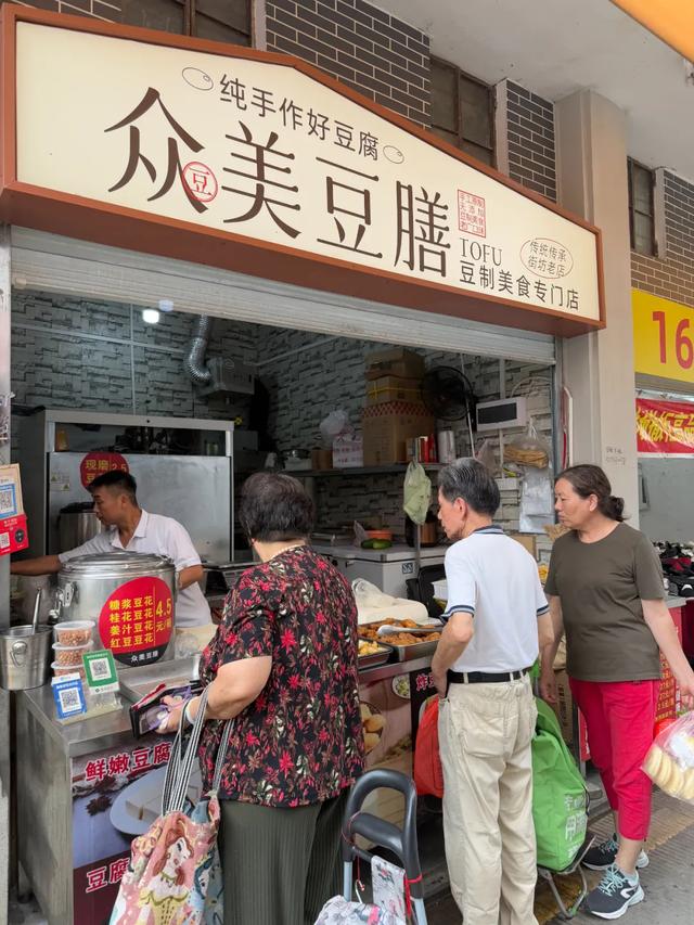 骑楼下的市井味，广州这条百年老街不到百元就能从头吃到尾