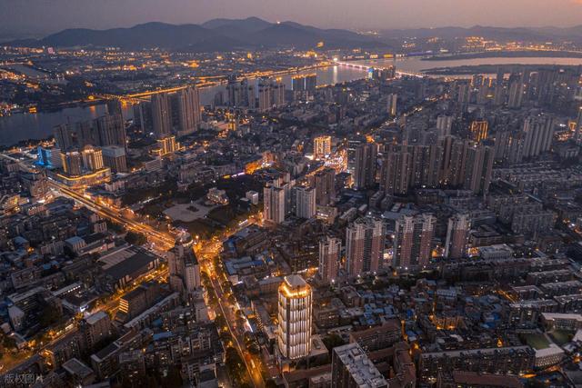 湖北省的一座黑马城市，被称为下一个“武汉”，交通优势不输郑州