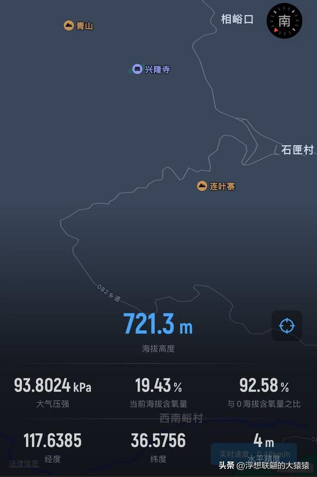 游赏过九鼎山后，我又跑到一户院里“强买”了大爷种在路边的白菜