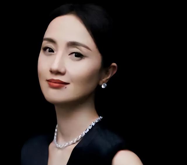 辛柏青丧妻刚满100天，离谱的事就发生了，被撮合娶马伊琍引争议