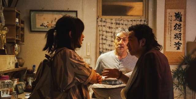 官媒对成龙的称呼变了	，三字之差释放强烈信号，王晶的话有人信了