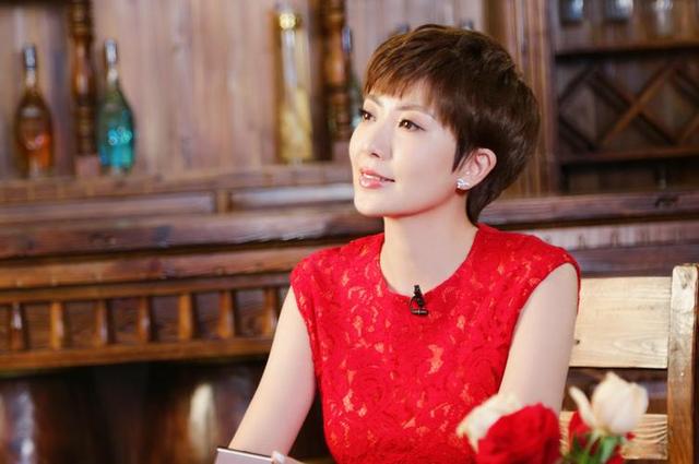 原来她就是毕福剑的关门弟子，师傅落魄不离不弃，现状曝光太意外