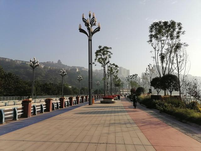 我是香港人，刚从乐山回，实在忍不住想说：乐山给我的三点印象