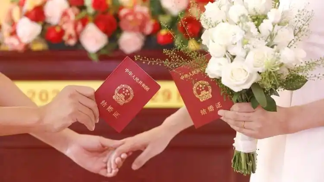 不用回老家！揣身份证就能异地领证，七夕结婚潮被这政策点燃了？