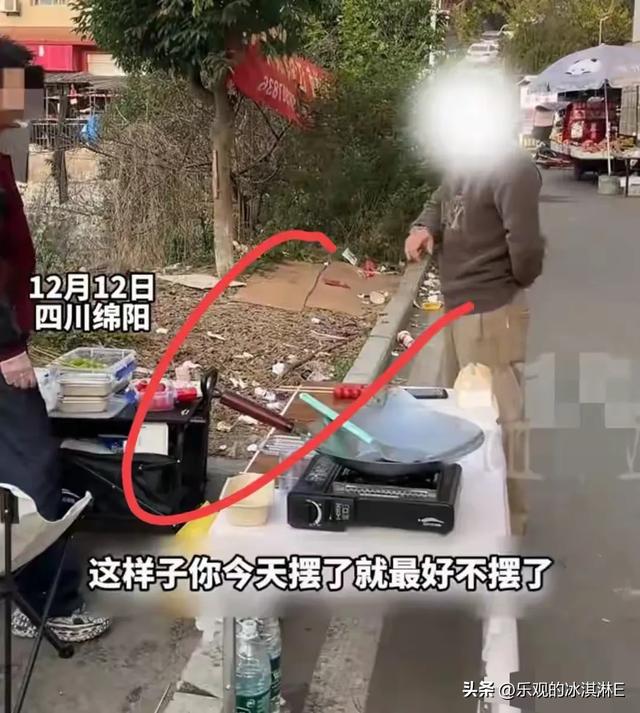 反转打脸！掀大学生摊位男子身份扒光，理由荒唐，结局大快人心！