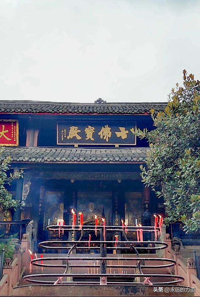 报国寺,从尘世走向净土的起点