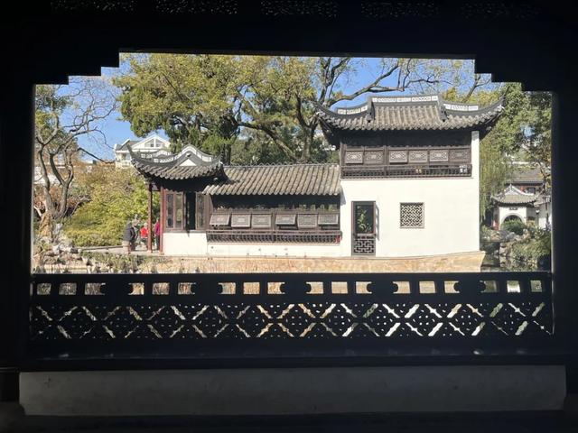 花车巡游、半价游园……上海旅游节开启全城欢乐盛宴→