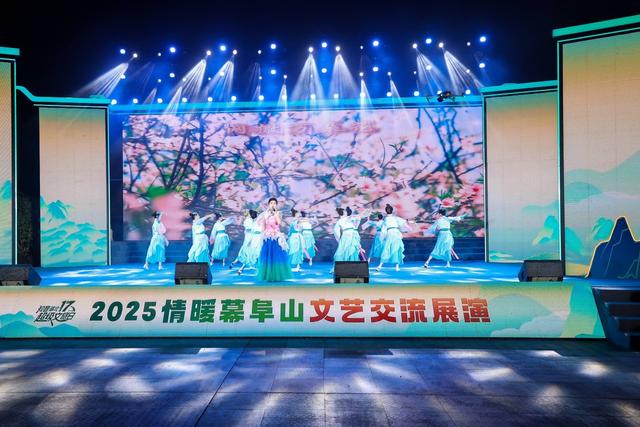 “超级文旅日”咸宁分会场“温泉+演出+市集”活动异彩纷呈