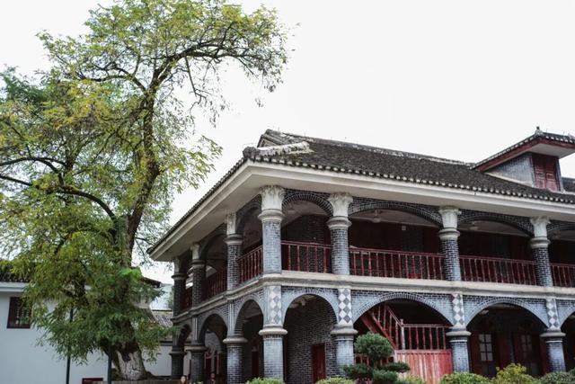 这个“名牌加身”的西南山城，正适合淡季来玩！