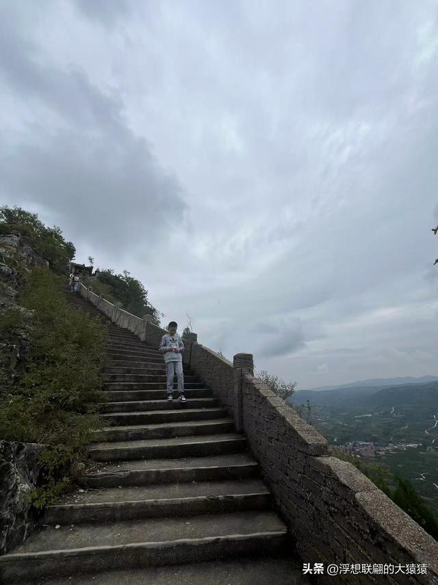 蒙阴七十二崮之一的瞭阳崮，不仅有壮丽风光，还曾有过血雨腥风