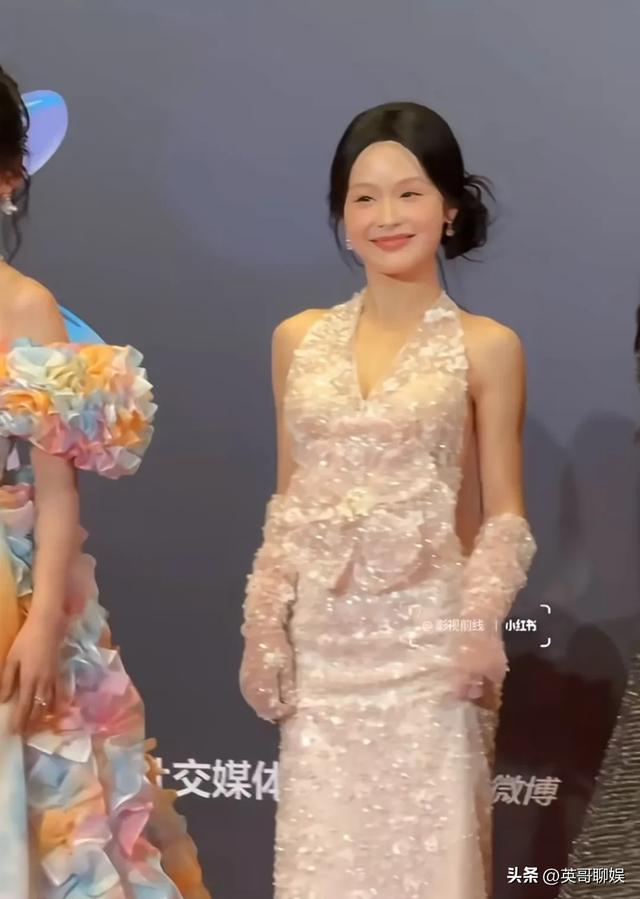 丑不自知的五位短女演员，天生苦相脸还演“女神”，究竟谁的错？