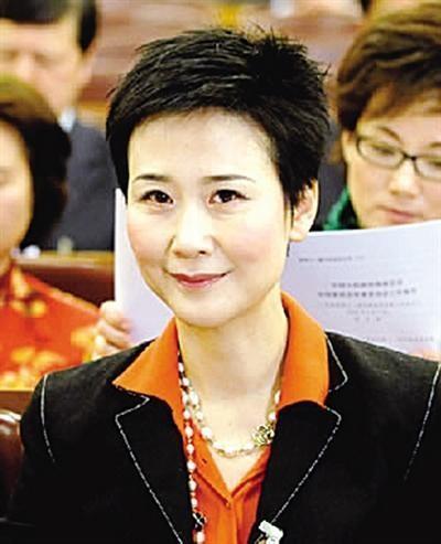 李鹏总理与女儿在一起的罕见留影，笑容灿烂喜笑颜开，温暖又温馨