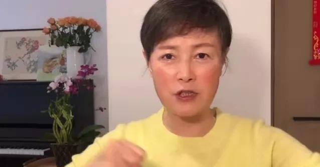 不到72小时，杜建英同学“底裤”都被扒光了！网友：难怪向太骂你