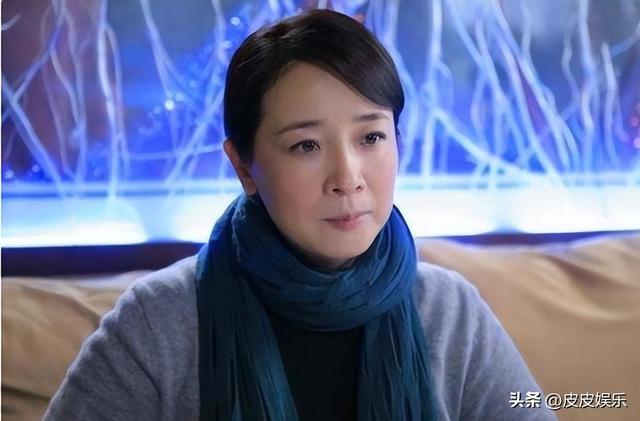 她是国家一级女演员，多次给坐轮椅丈夫戴绿帽，如今儿子也是演员