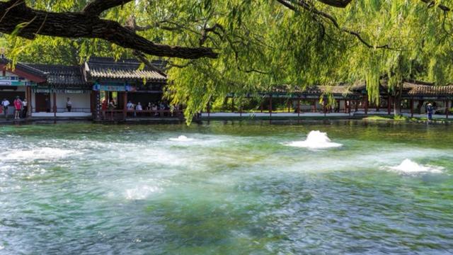 漱玉泉边，词香千年