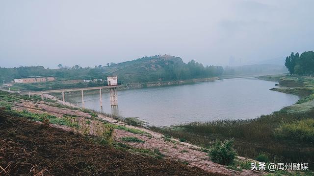 禹州市月湾村：晨起赏美景，余时忙秋收