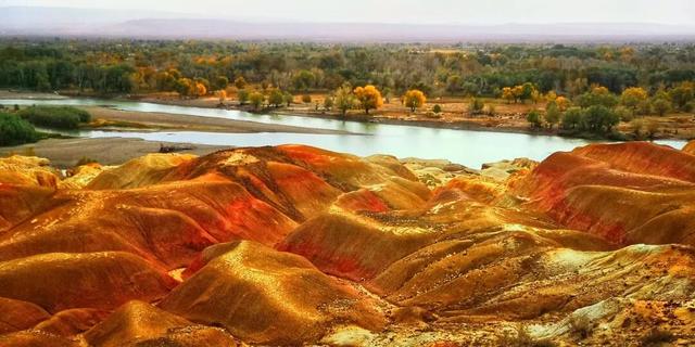上帝调色盘 新疆“五彩滩”