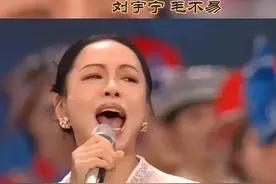 80岁李谷一罕见露面！头戴黑帽脸色苍白瘦脱相，付笛声、任静同框图片